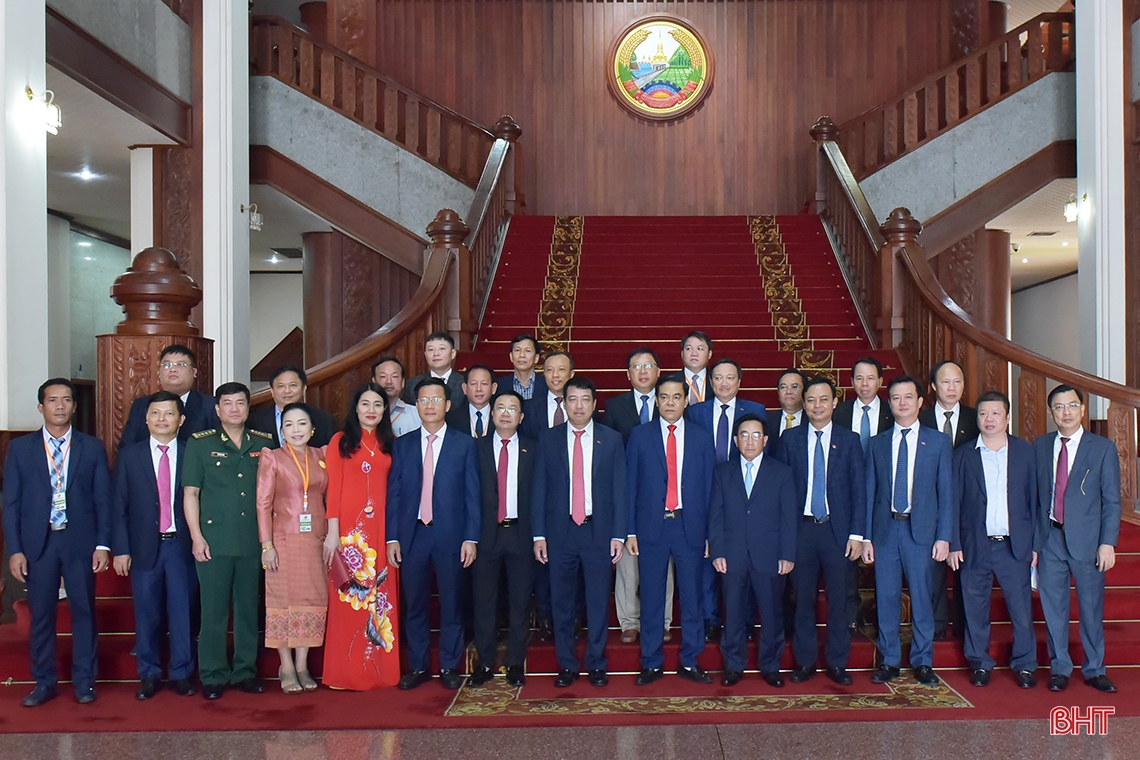 Đoàn cán bộ cấp cao tỉnh Hà Tĩnh chào xã giao Thủ tướng nước CHDCND Lào