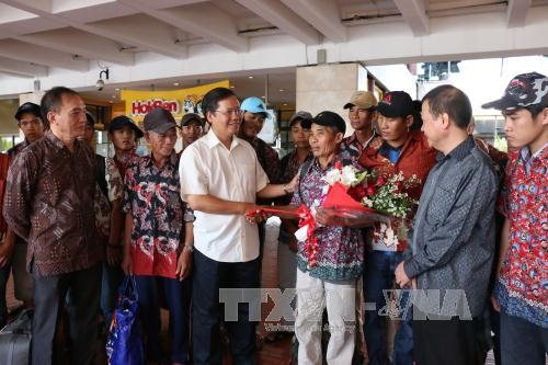 Indonesia trao trả 10 ngư dân Việt Nam