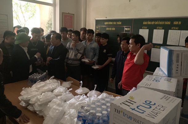 Sở Ngoại vụ thực hiện công tác hỗ trợ lưu học sinh Lào trong mưu lũ