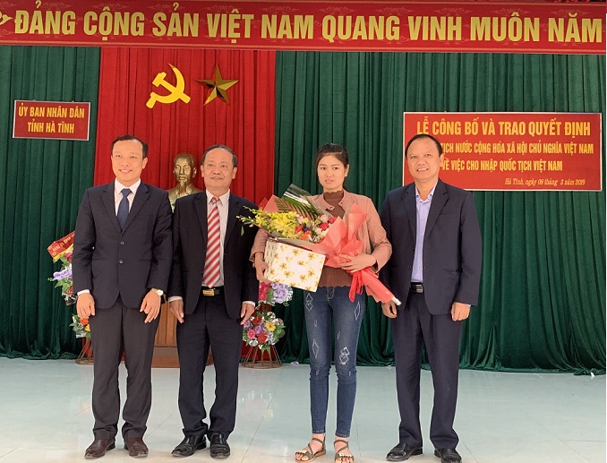 Công dân Lào được nhập quốc tịch Việt Nam