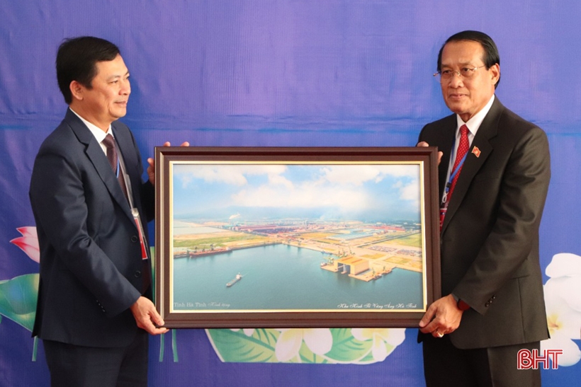 Lãnh đạo Hà Tĩnh dự lễ kỷ niệm hữu nghị Lào - Việt Nam tại tỉnh Khăm Muồn