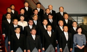 Thế giới ngày qua: Nhật Bản chính thức ra mắt Nội các mới