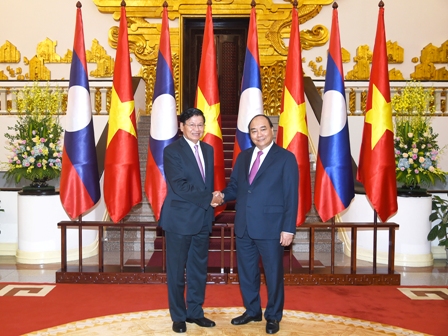 Thủ tướng Chính phủ Nguyễn Xuân Phúc hội đàm với Thủ tướng Chính phủ nước CHDCND Lào Thoong-lun Xi-xu-lit