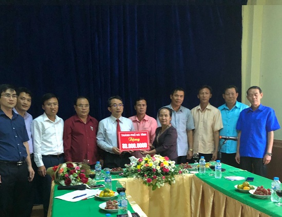 Thúc đẩy hợp tác giữa thành phố Hà Tĩnh và huyện Pạc Xăn