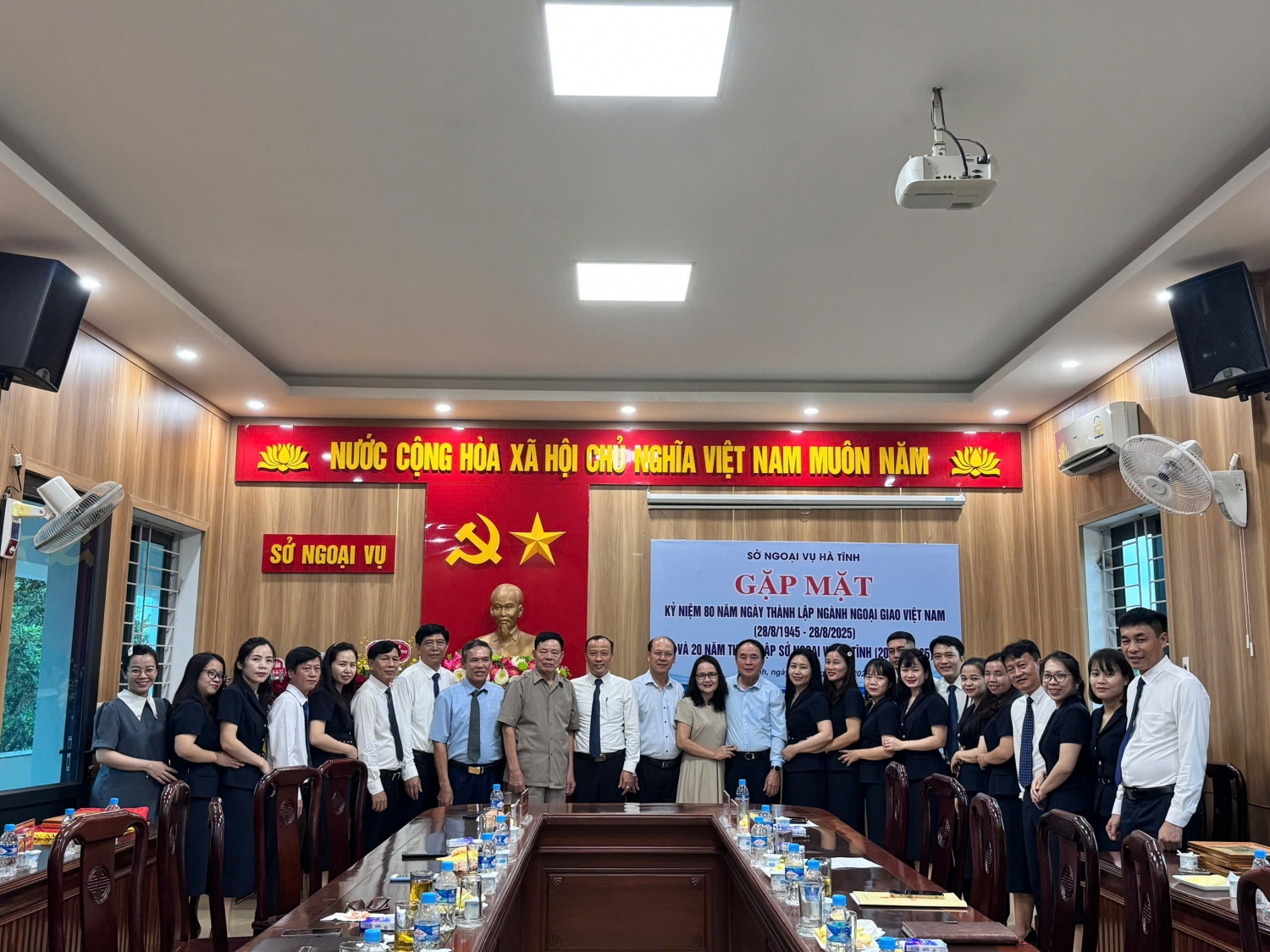 TỌA ĐÀM KỶ NIỆM 80 NĂM THÀNH LẬP NGÀNH NGOẠI GIAO VIỆT NAM VÀ 20 NĂM THÀNH LẬP SỞ NGOẠI VỤ HÀ TĨNH