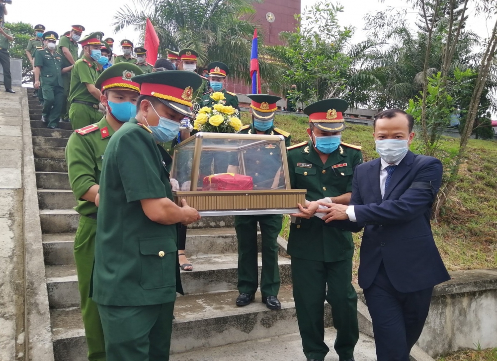 Lãnh đạo Sở tham dự Lễ truy điệu an táng liệt sỹ quân tình nguyện và chuyên gia Việt Nam hy sinh tại Lào