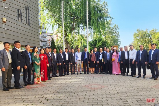Lãnh đạo Hà Tĩnh thăm và làm việc với Đại sứ quán Việt Nam tại Hungary