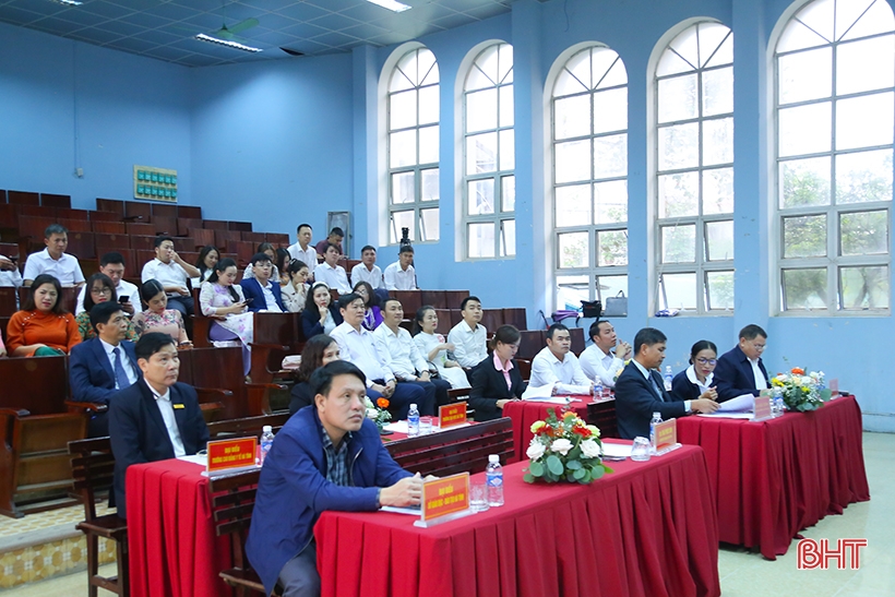 40 cán bộ, công chức, viên chức Hà Tĩnh được cấp chứng chỉ đào tạo tiếng Lào
