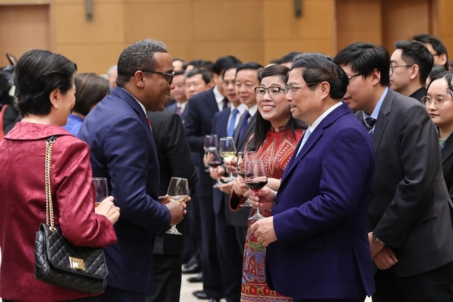 Thủ tướng Phạm Minh Chính gặp mặt, chiêu đãi đoàn ngoại giao tại Việt Nam