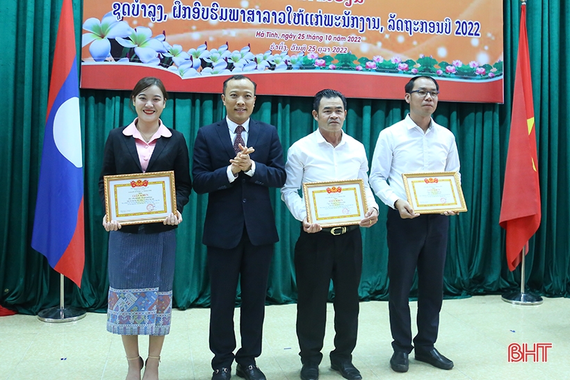 40 cán bộ, công chức, viên chức Hà Tĩnh được cấp chứng chỉ đào tạo tiếng Lào