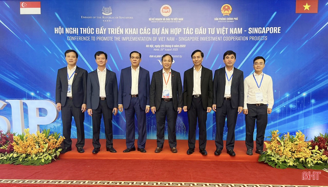 Trao quyết định chủ trương đầu tư dự án VSIP hơn 1.555 tỷ đồng tại Hà Tĩnh